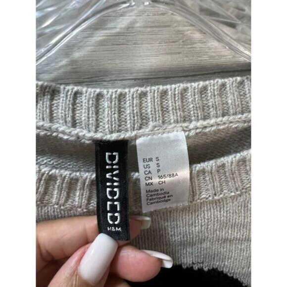 NEW Crew-Neck Pullover Sweater with Penguin Applique Small - Picture 4 of 7